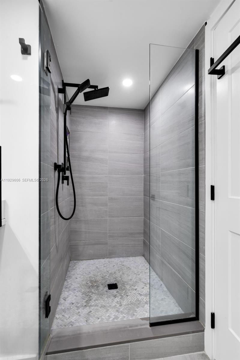 2500 Parkview Dr #2102 Hallandale Beach, FL 33009