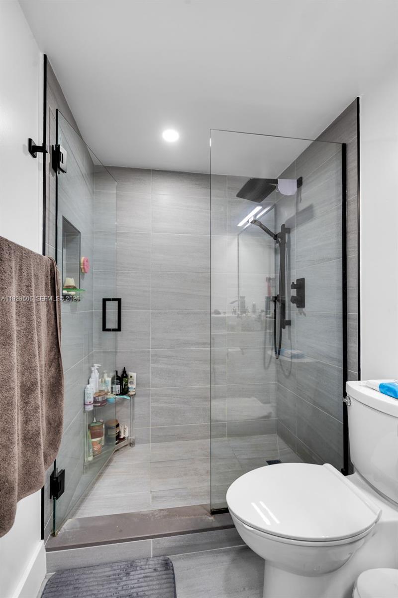 2500 Parkview Dr #2102 Hallandale Beach, FL 33009