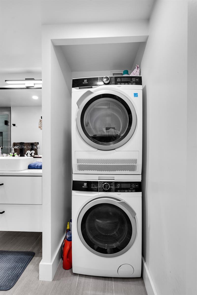 2500 Parkview Dr #2102 Hallandale Beach, FL 33009