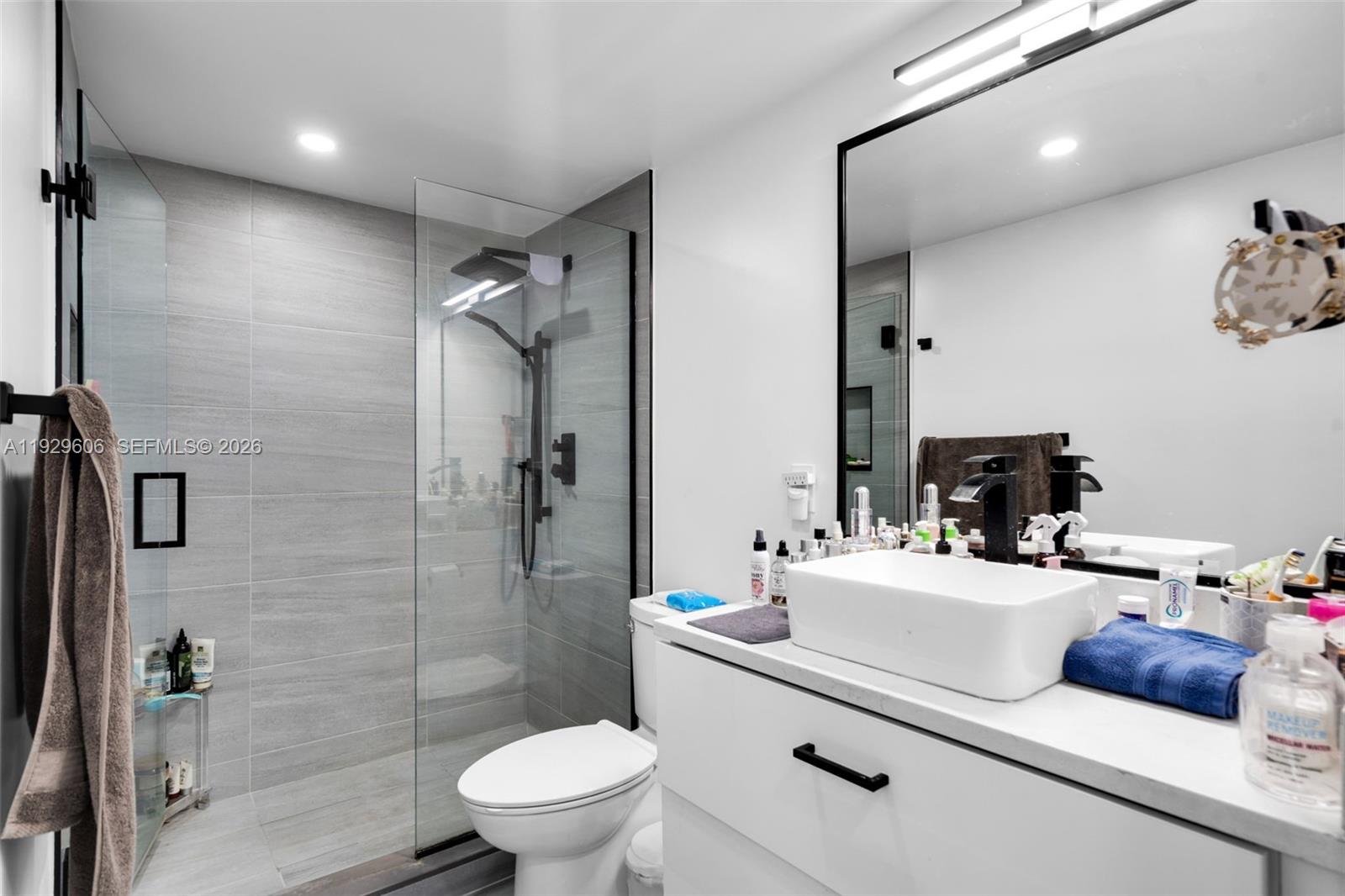 2500 Parkview Dr #2102 Hallandale Beach, FL 33009