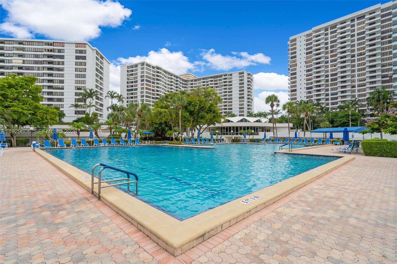 2500 Parkview Dr #2102 Hallandale Beach, FL 33009