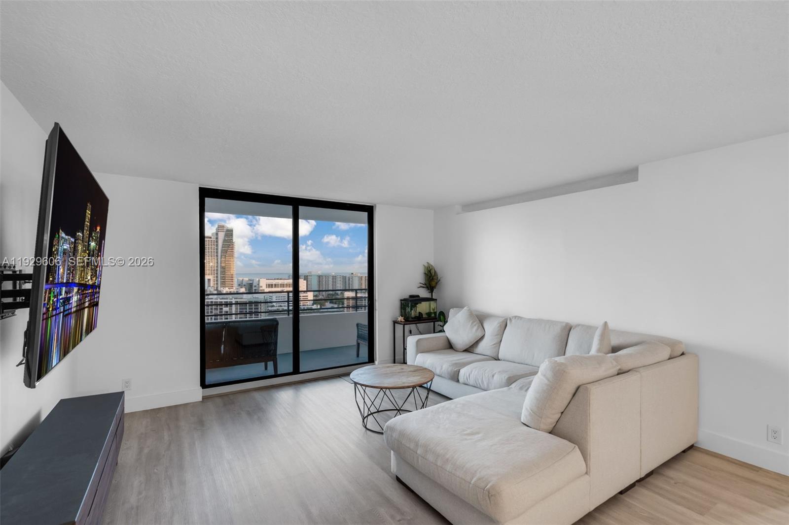 2500 Parkview Dr #2102 Hallandale Beach, FL 33009