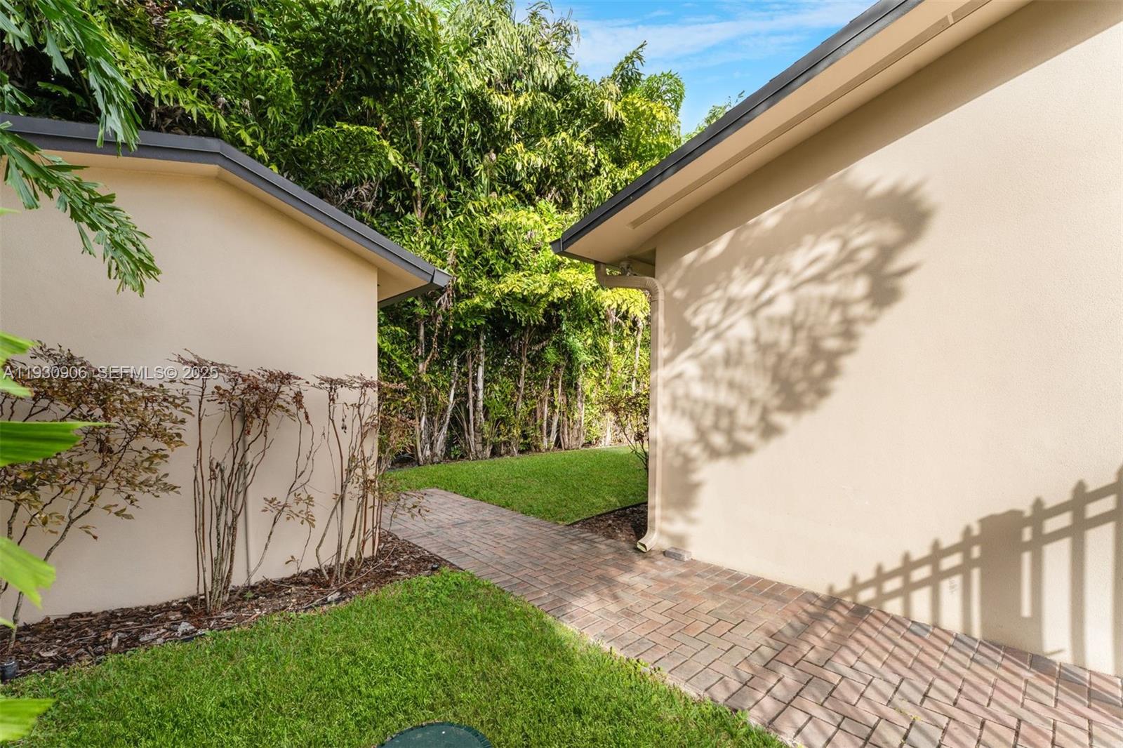 6701 SW 49th Ter Miami, FL 33155