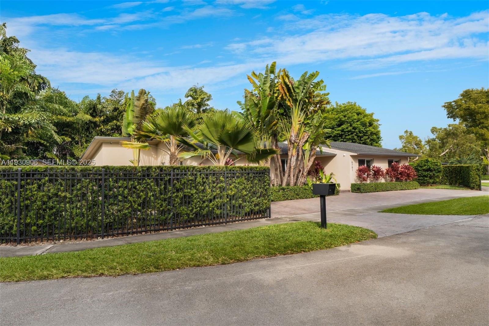 6701 SW 49th Ter Miami, FL 33155