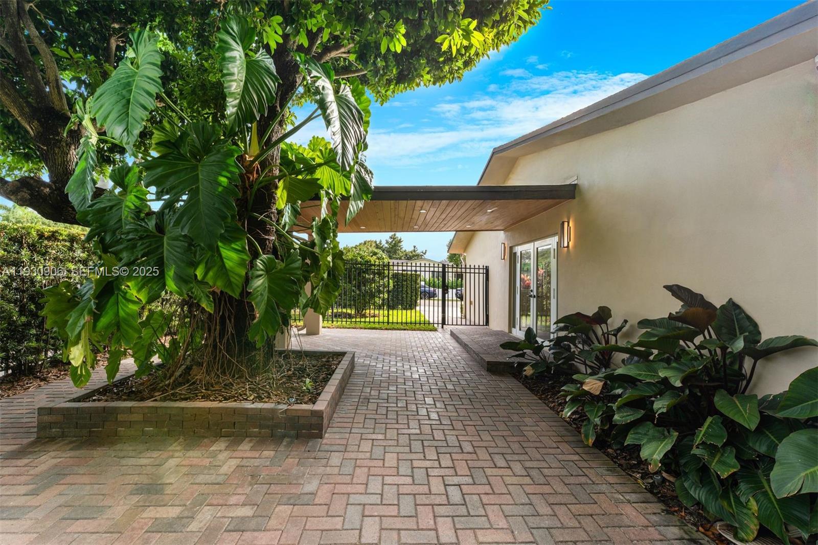 6701 SW 49th Ter Miami, FL 33155