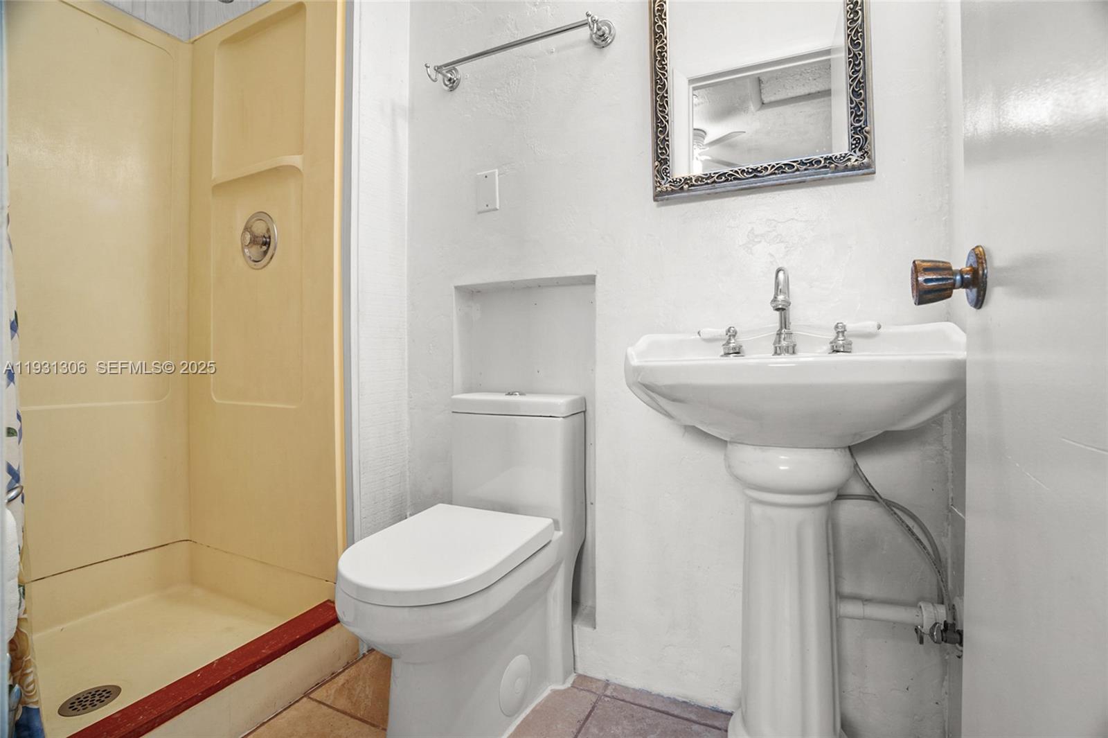 3660 NE 12th Ave Pompano Beach, FL 33064