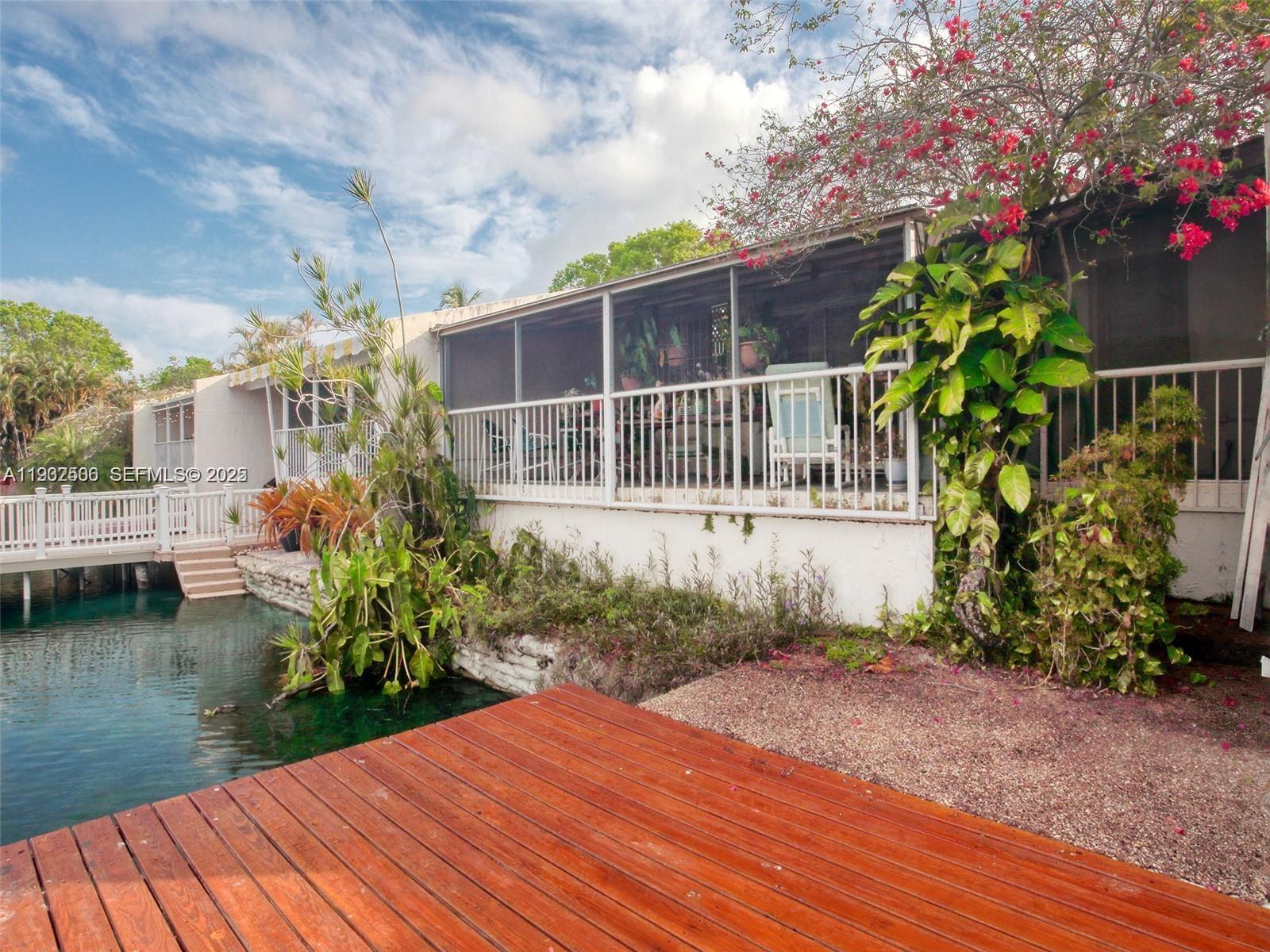 6918 Holly Rd Miami Lakes, FL 33014