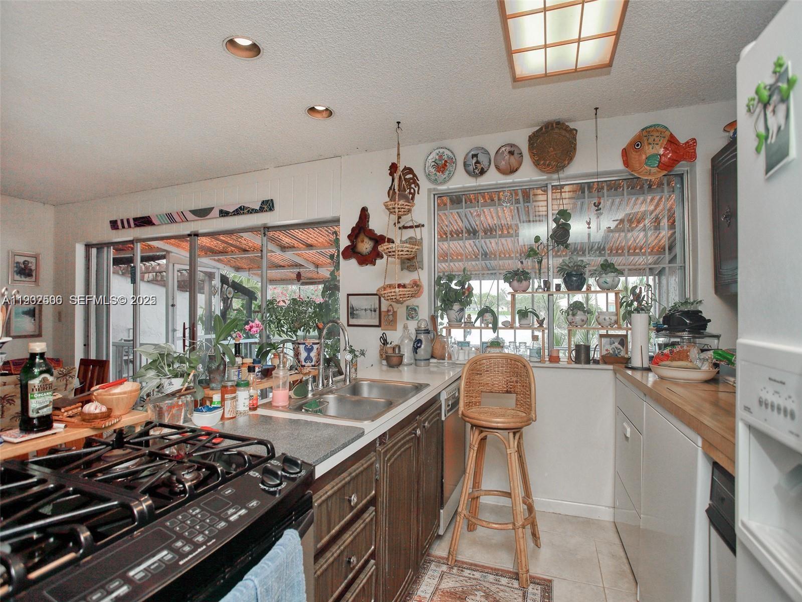 6918 Holly Rd Miami Lakes, FL 33014