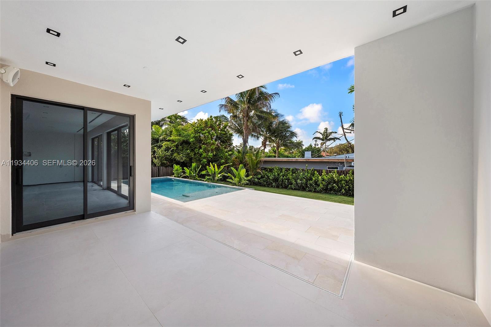 2096 Alamanda Dr North Miami, FL 33181