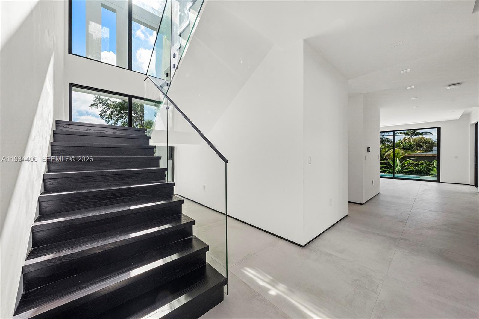 2096 Alamanda Dr North Miami, FL 33181
