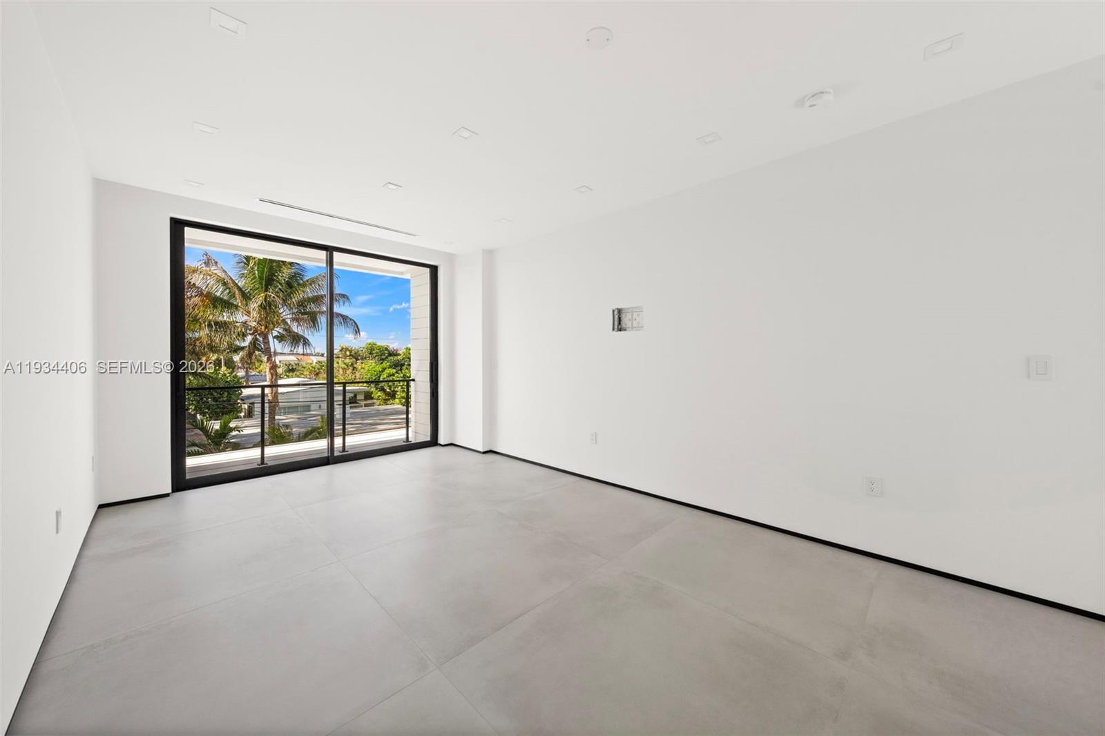 2096 Alamanda Dr North Miami, FL 33181