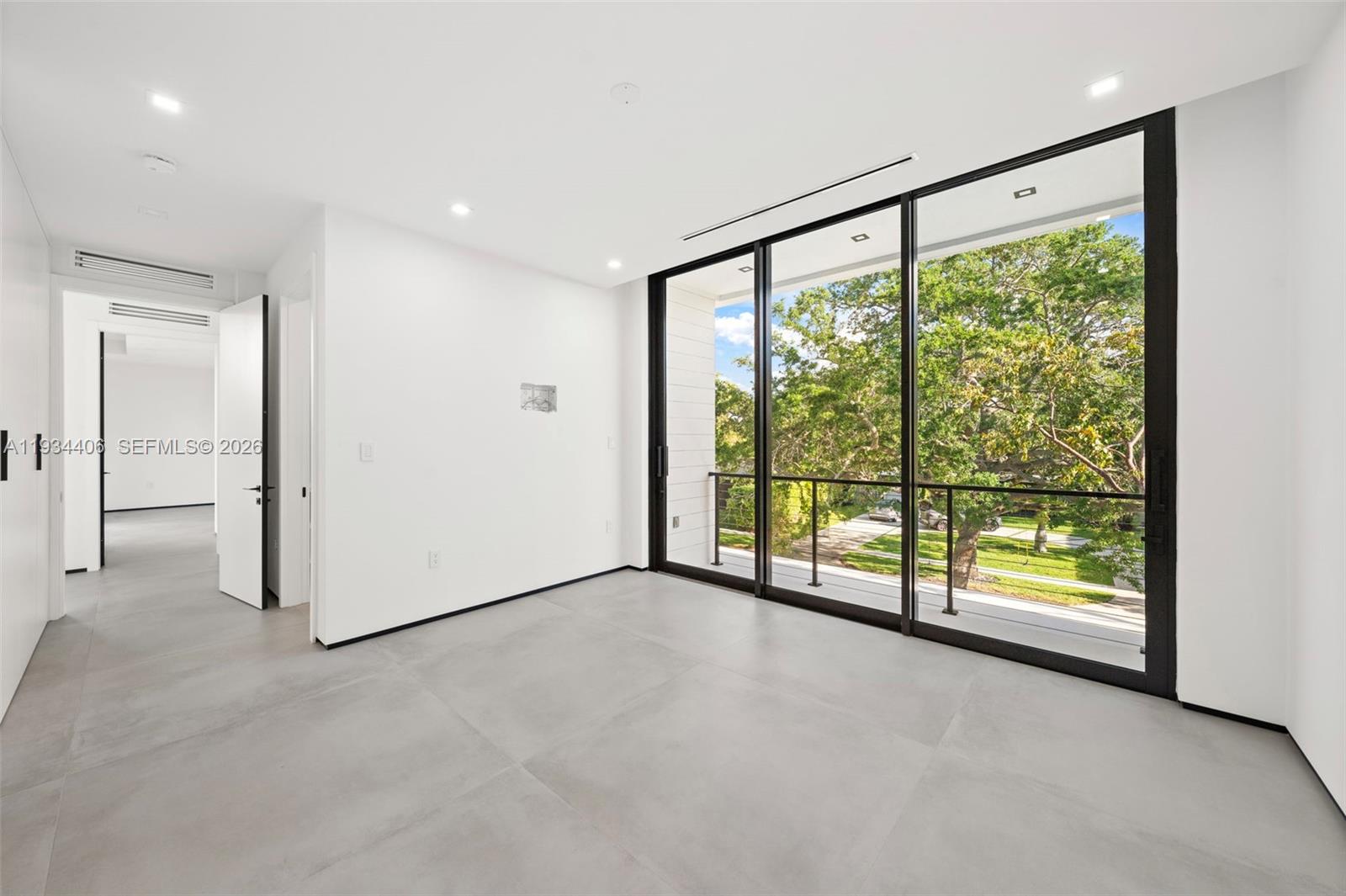 2096 Alamanda Dr North Miami, FL 33181