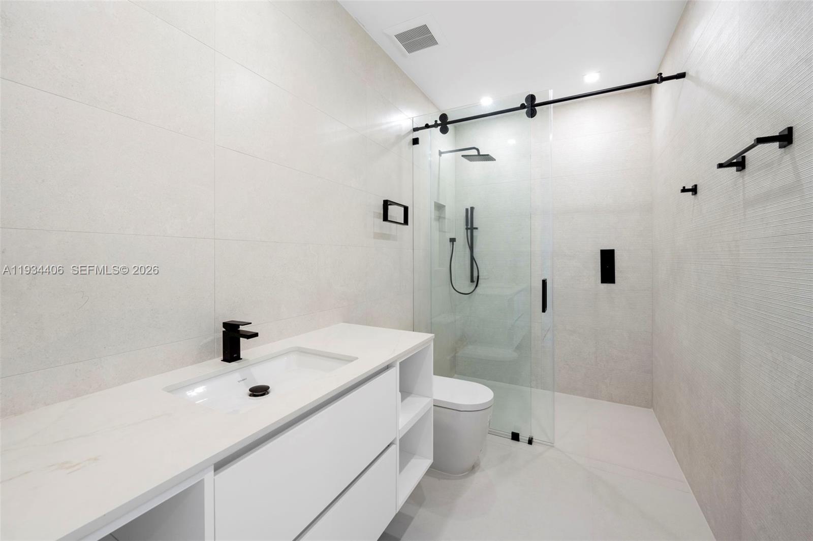 2096 Alamanda Dr North Miami, FL 33181