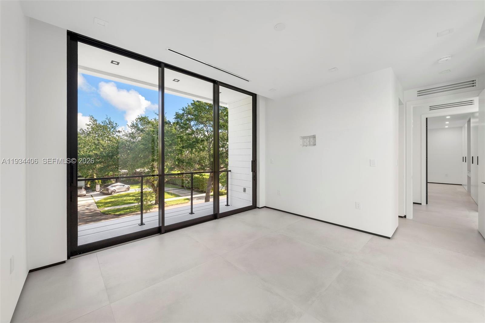 2096 Alamanda Dr North Miami, FL 33181