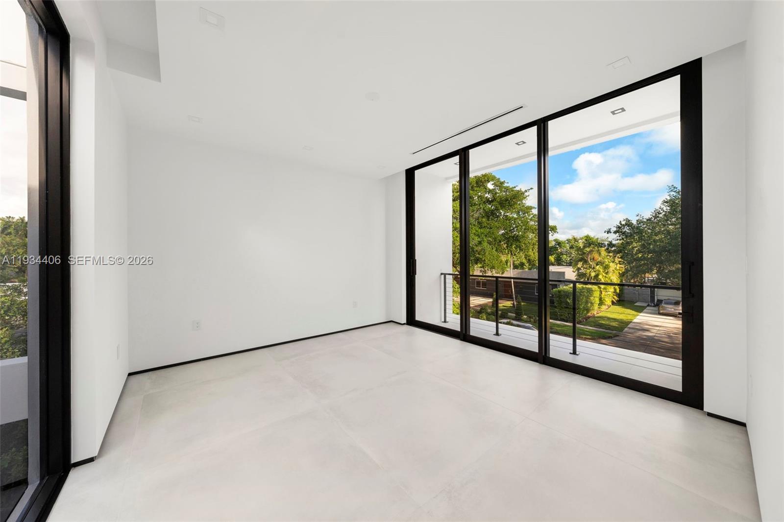 2096 Alamanda Dr North Miami, FL 33181