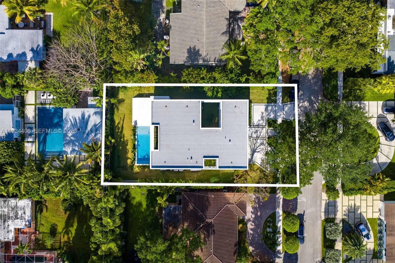 2096 Alamanda Dr North Miami, FL 33181