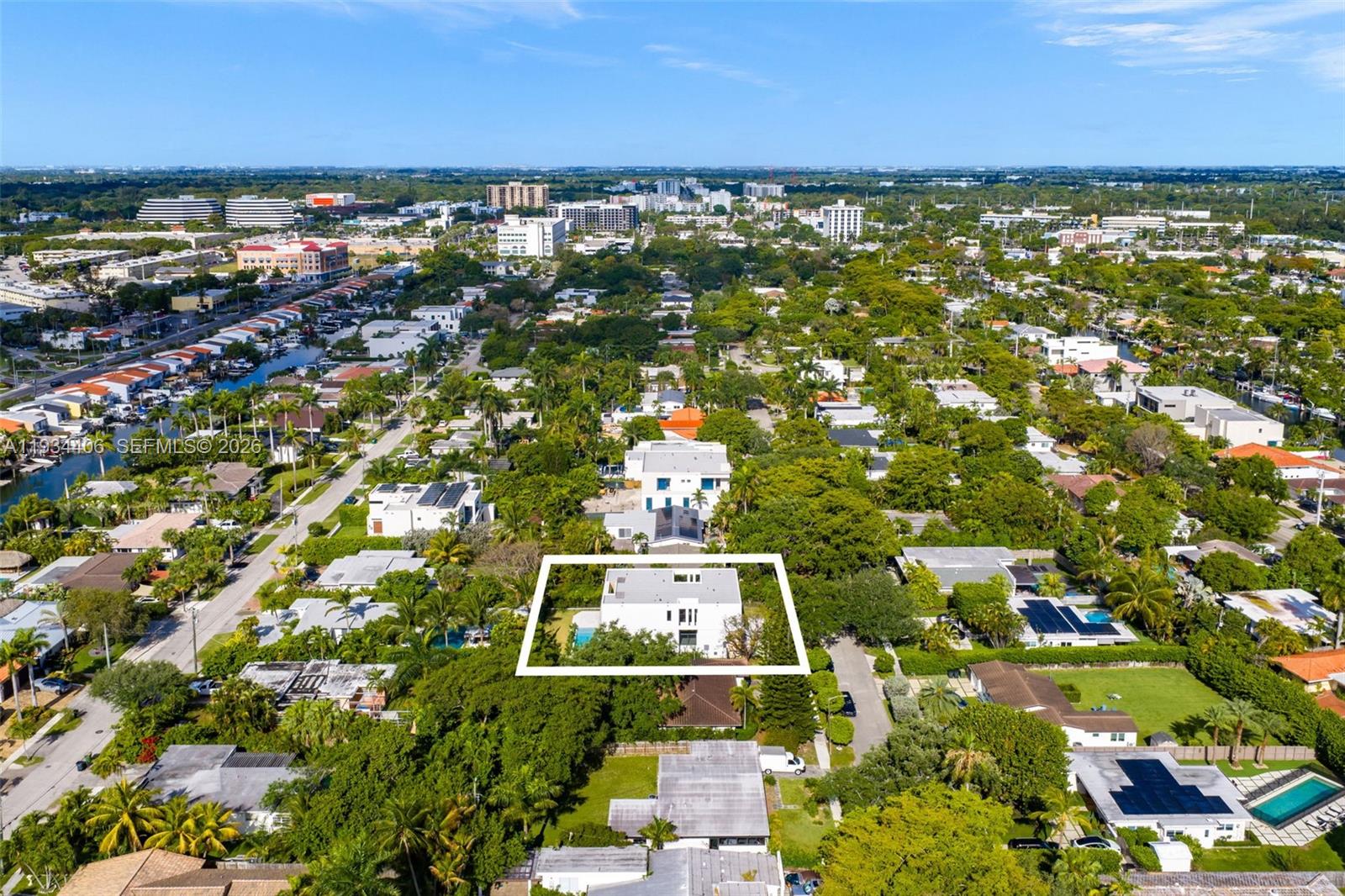 2096 Alamanda Dr North Miami, FL 33181