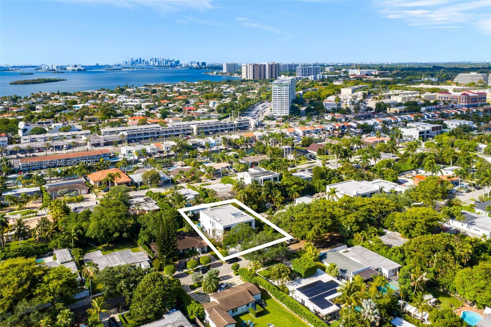 2096 Alamanda Dr North Miami, FL 33181