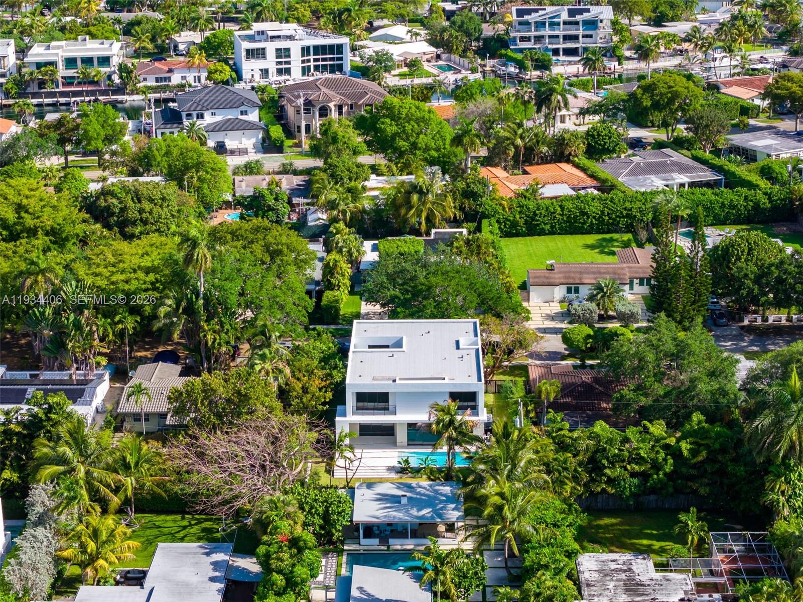 2096 Alamanda Dr North Miami, FL 33181