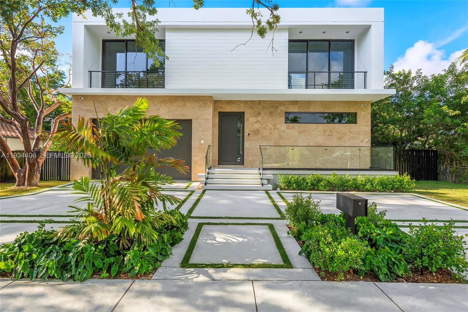2096 Alamanda Dr North Miami, FL 33181