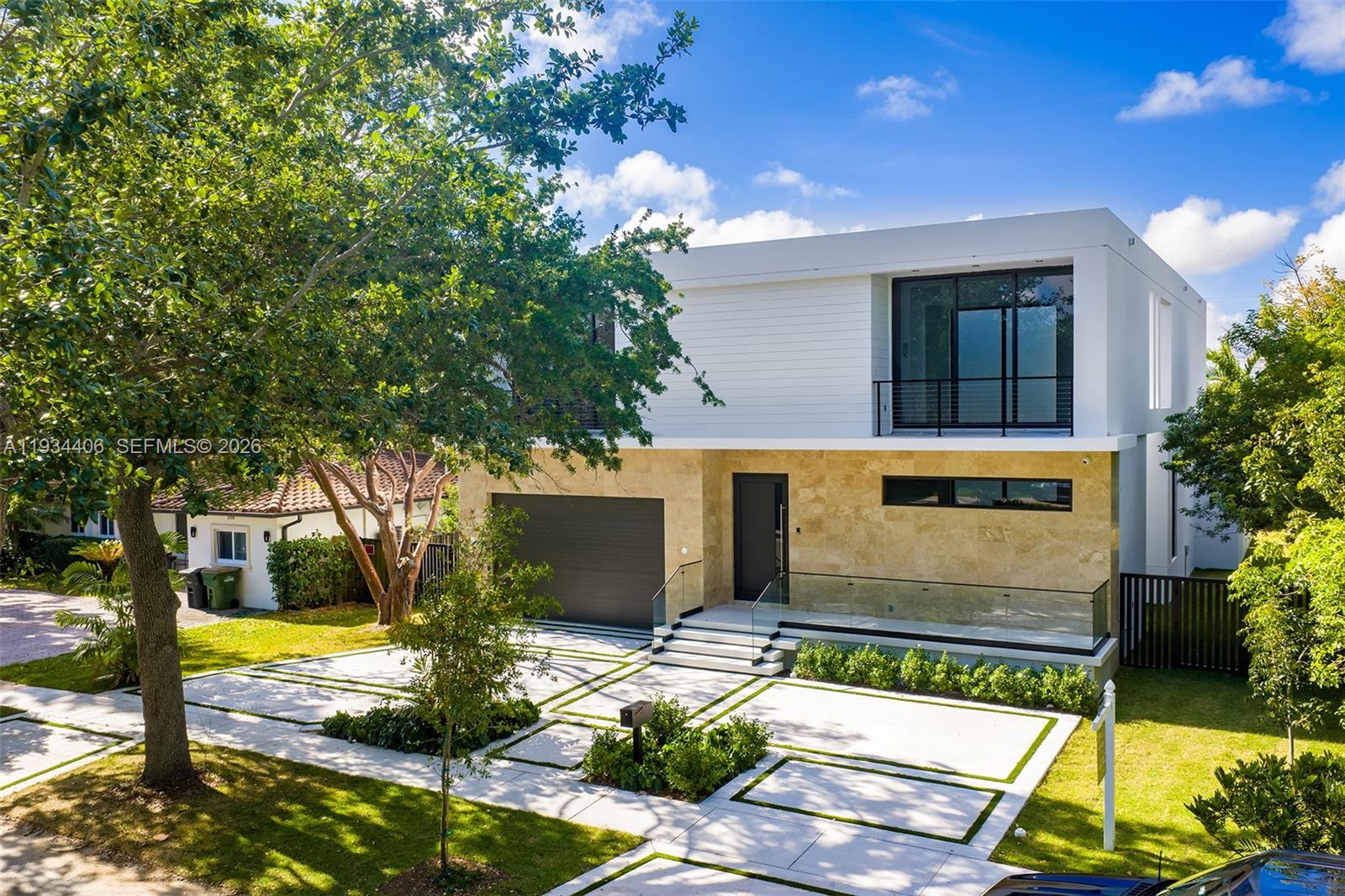 2096 Alamanda Dr North Miami, FL 33181
