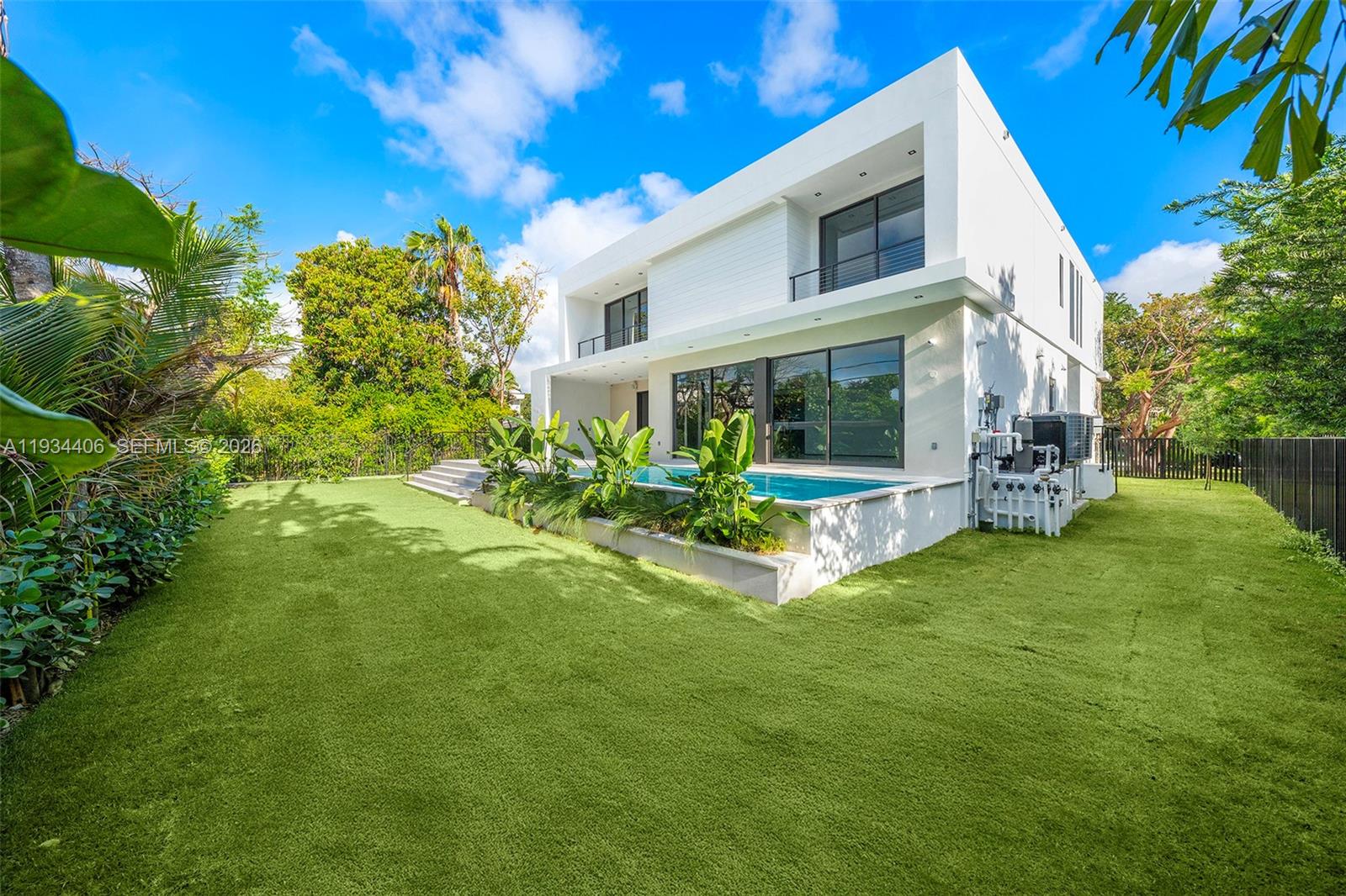 2096 Alamanda Dr North Miami, FL 33181