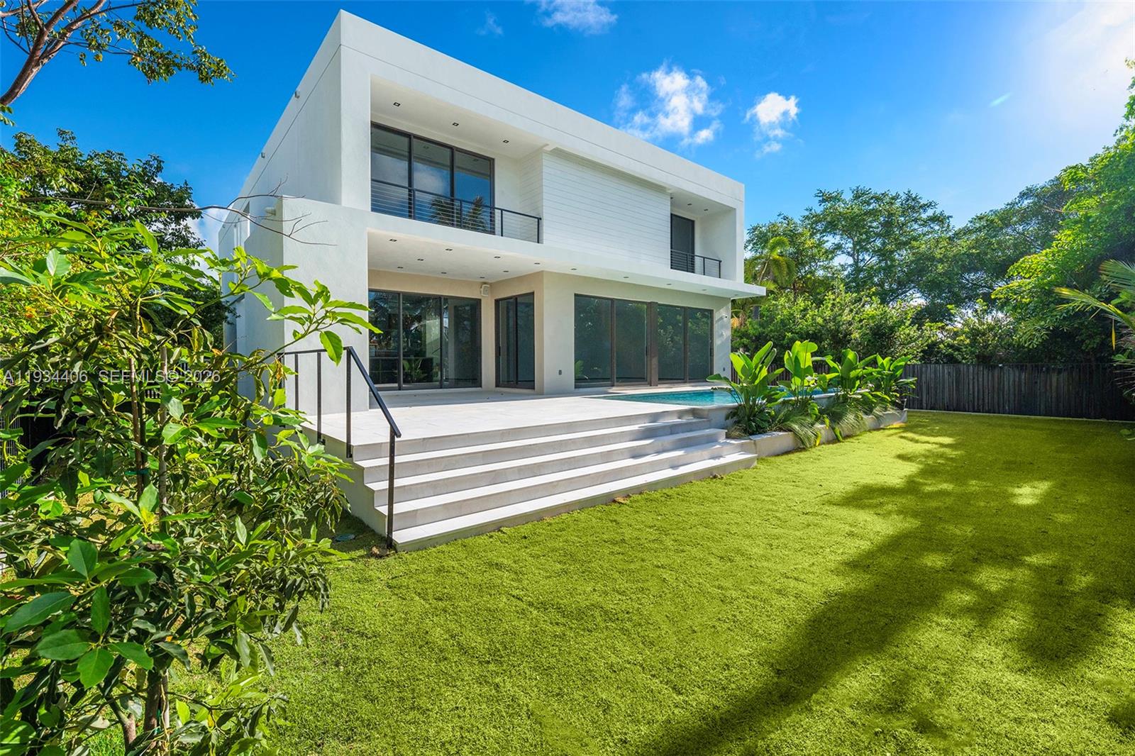 2096 Alamanda Dr North Miami, FL 33181