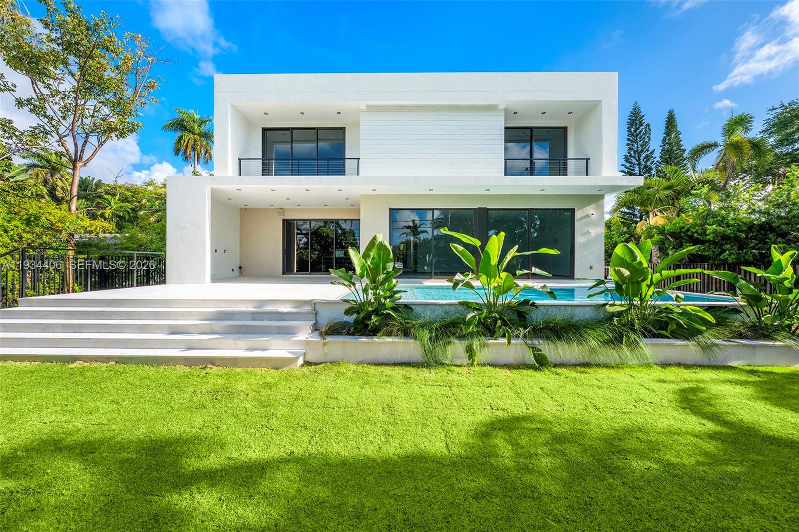 2096 Alamanda Dr North Miami, FL 33181