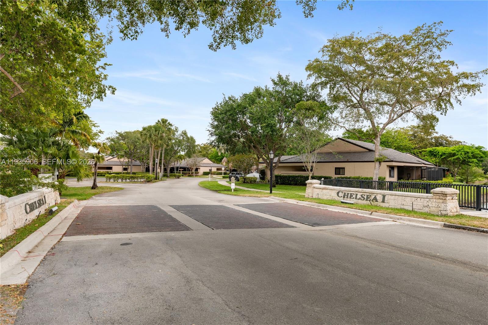 9360 S Chelsea Dr S Plantation, FL 33324