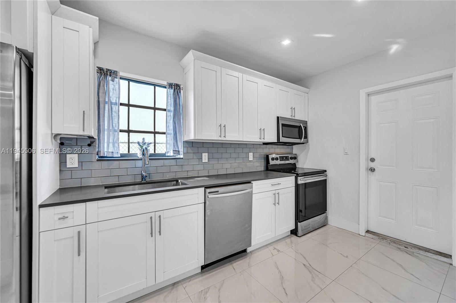 2560 SW 19th Ter Miami, FL 33145