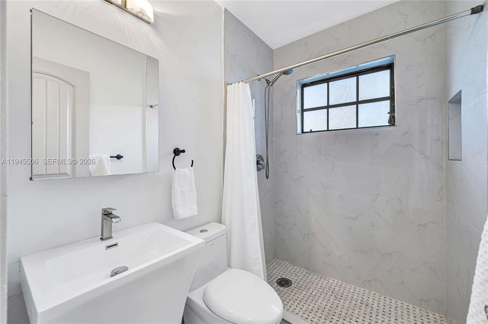 2560 SW 19th Ter Miami, FL 33145