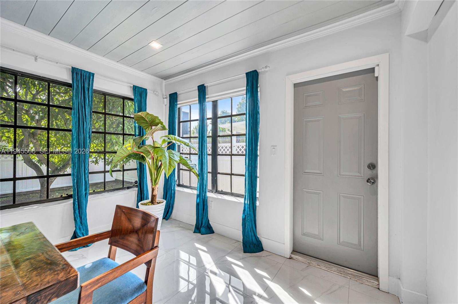 2560 SW 19th Ter Miami, FL 33145