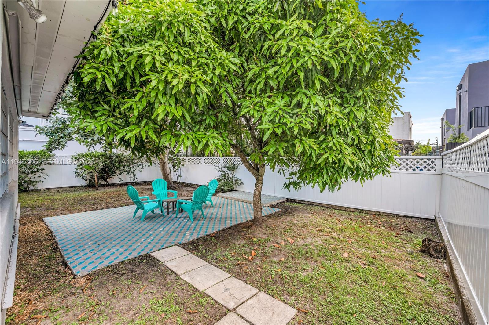 2560 SW 19th Ter Miami, FL 33145