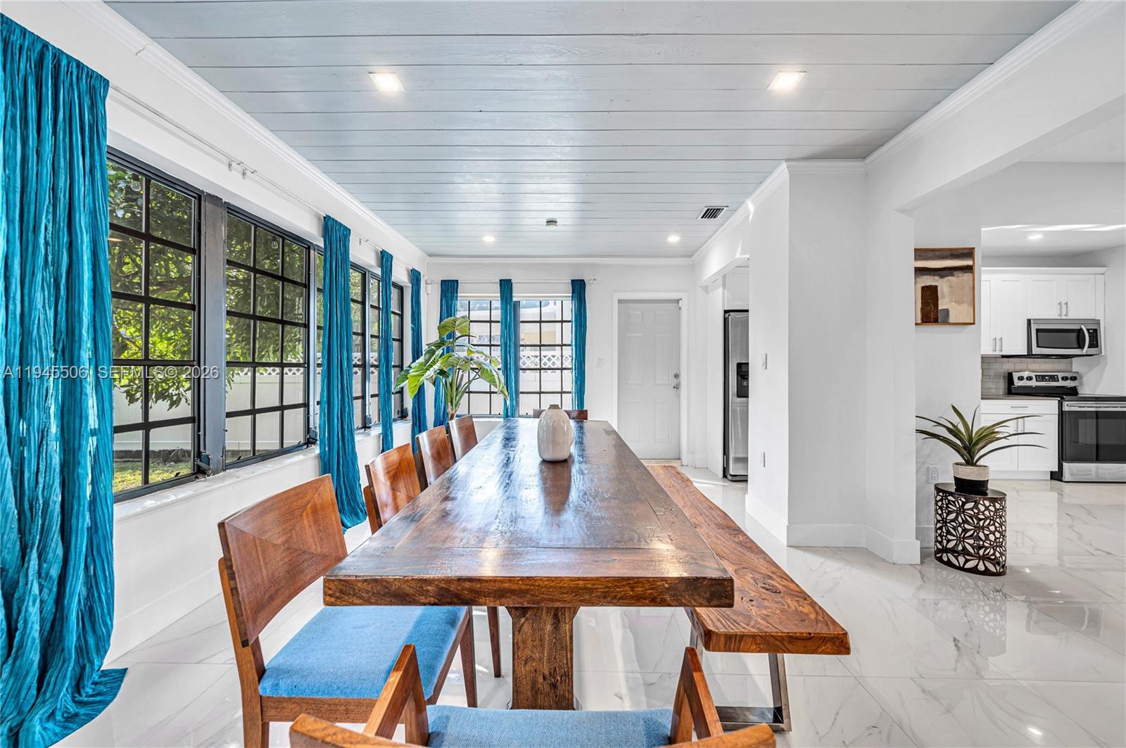 2560 SW 19th Ter Miami, FL 33145