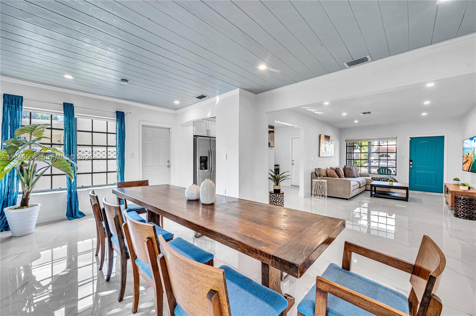 2560 SW 19th Ter Miami, FL 33145