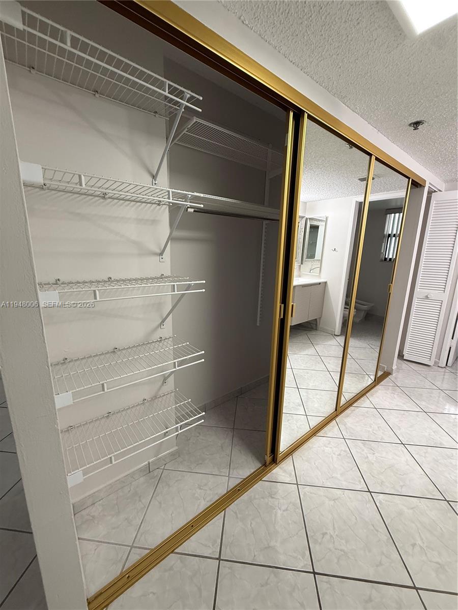 image Winston Towers 60025