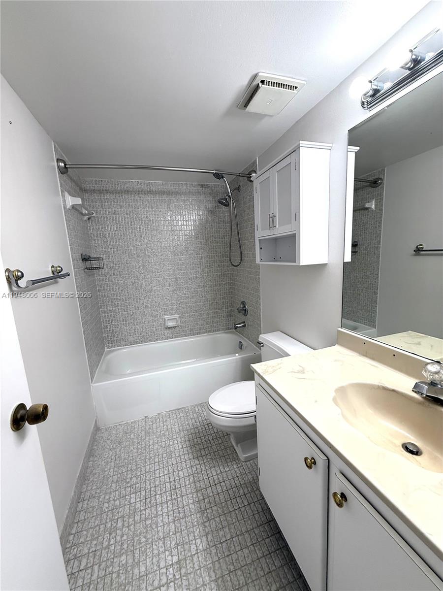 image Winston Towers 60027