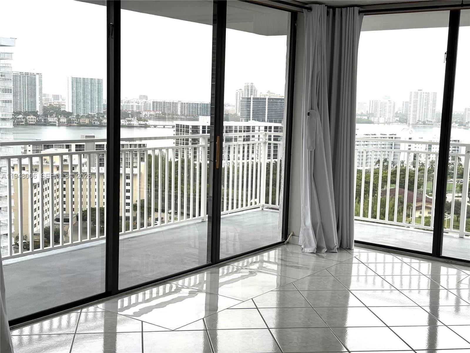 image Winston Towers 60030