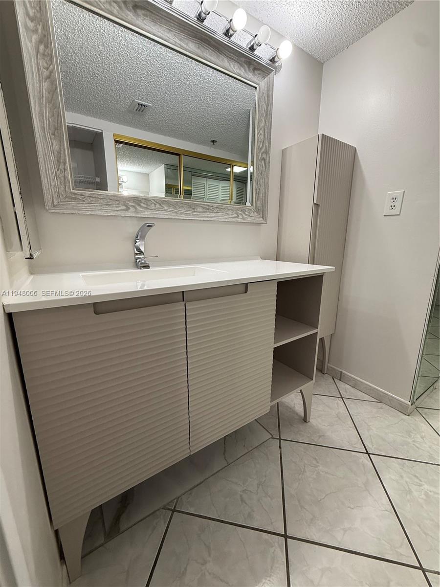 image Winston Towers 60032