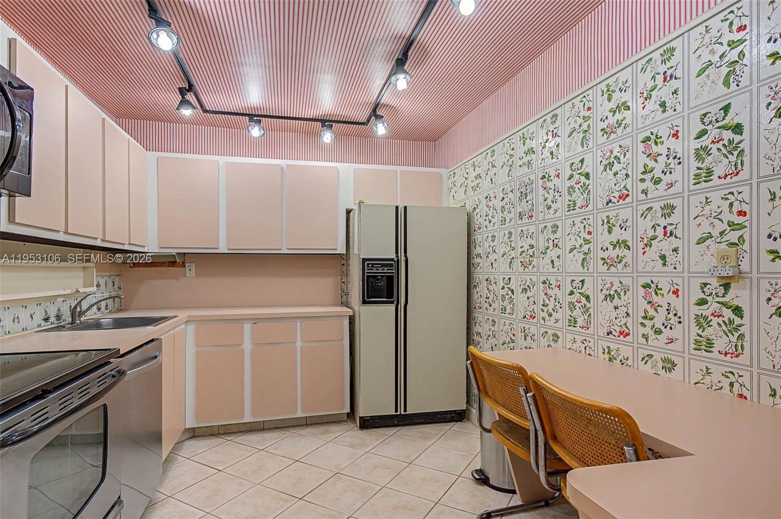 1420 Brickell Bay Dr #904B Miami, FL 33131