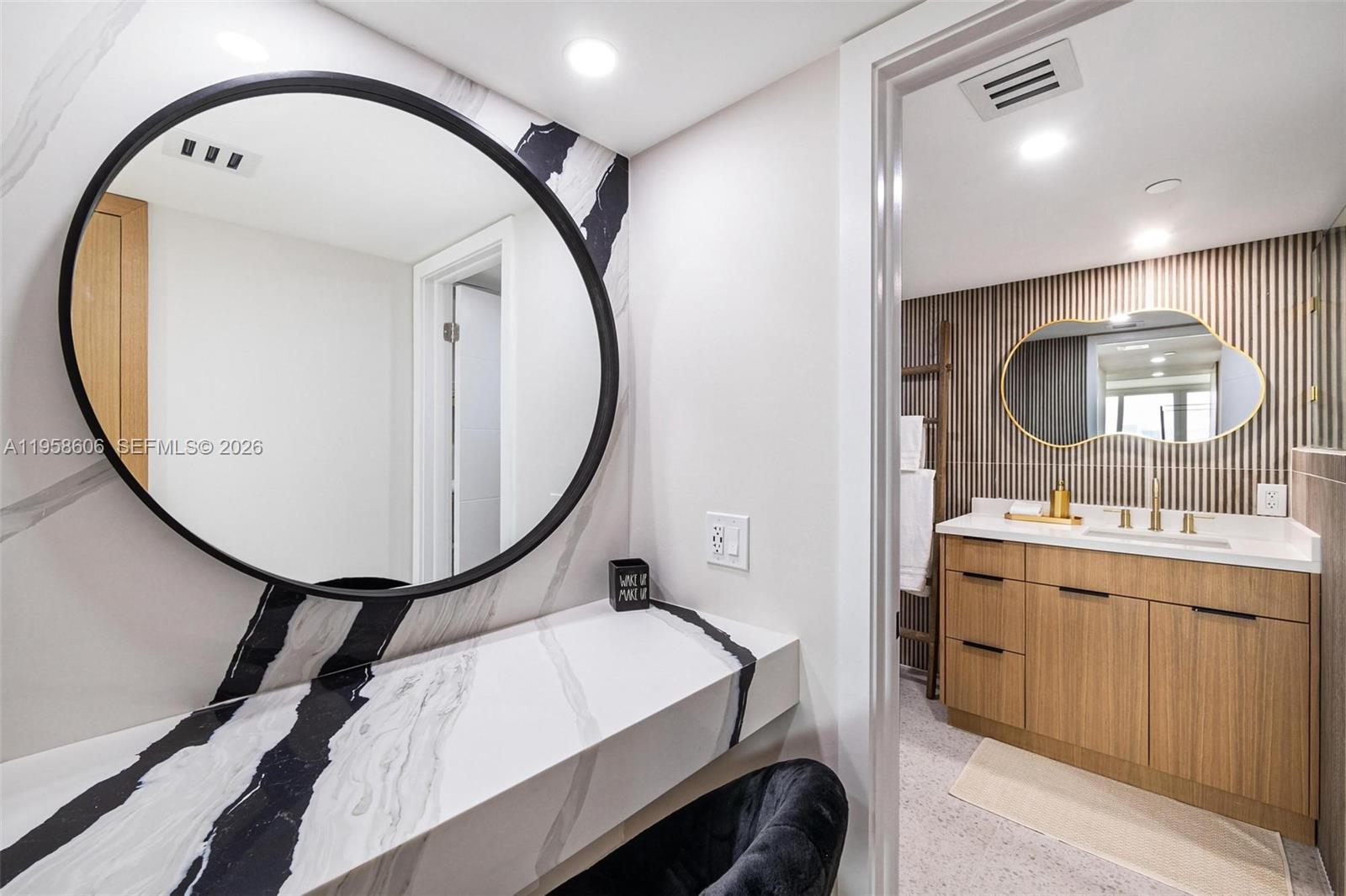 1717 N Bayshore Dr #A-3755 Miami, FL 33132