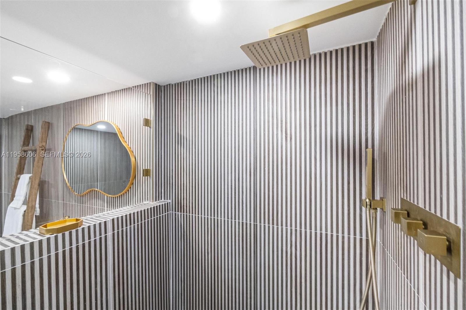 1717 N Bayshore Dr #A-3755 Miami, FL 33132