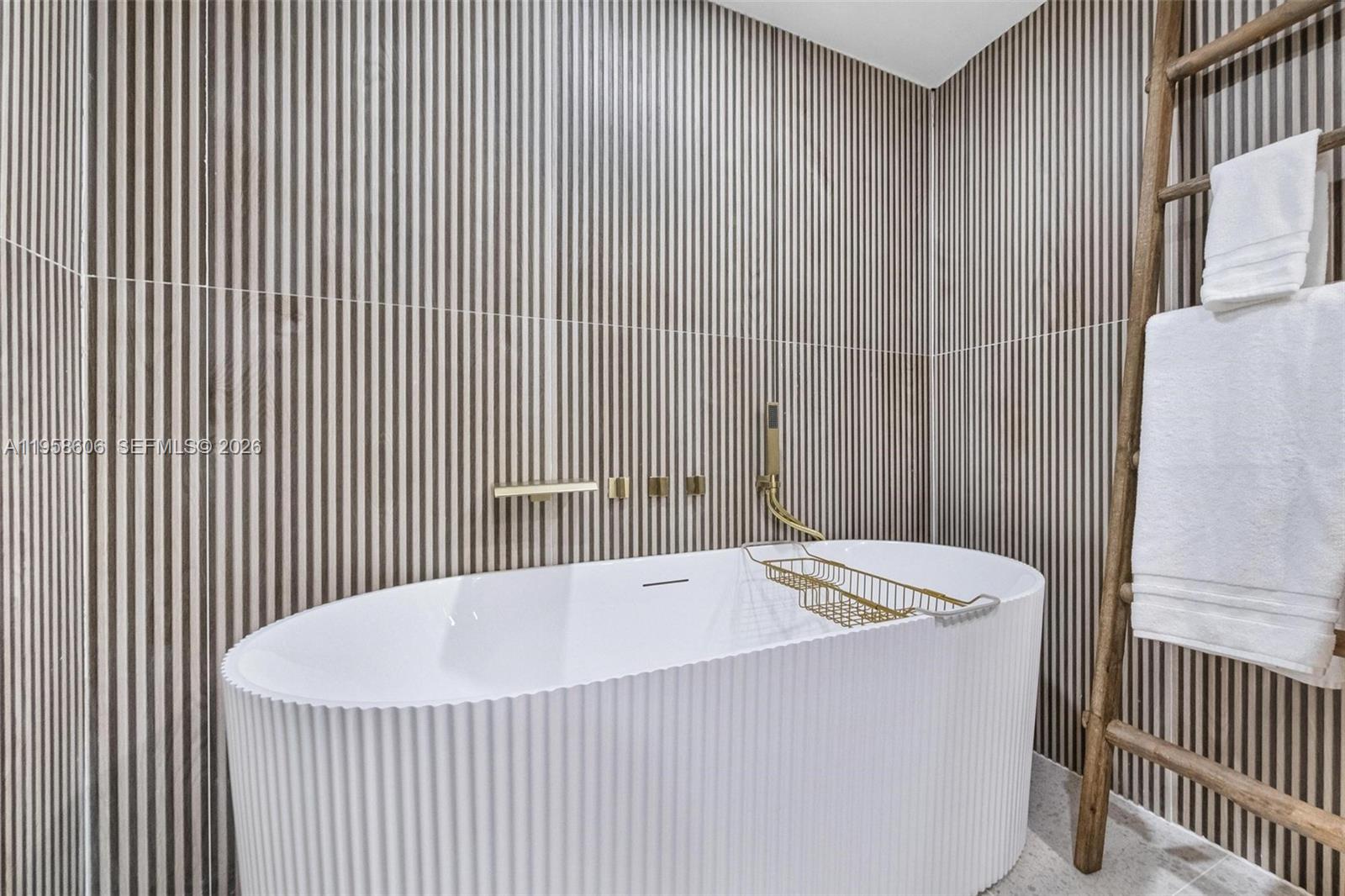 1717 N Bayshore Dr #A-3755 Miami, FL 33132