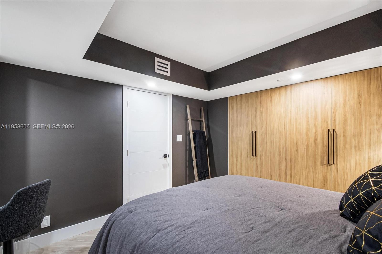 1717 N Bayshore Dr #A-3755 Miami, FL 33132