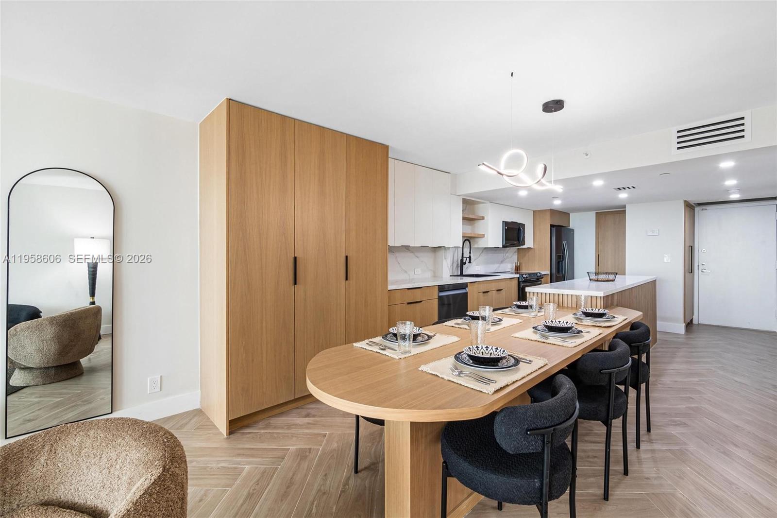 1717 N Bayshore Dr #A-3755 Miami, FL 33132