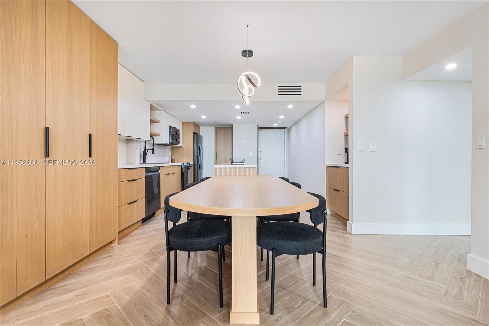 1717 N Bayshore Dr #A-3755 Miami, FL 33132