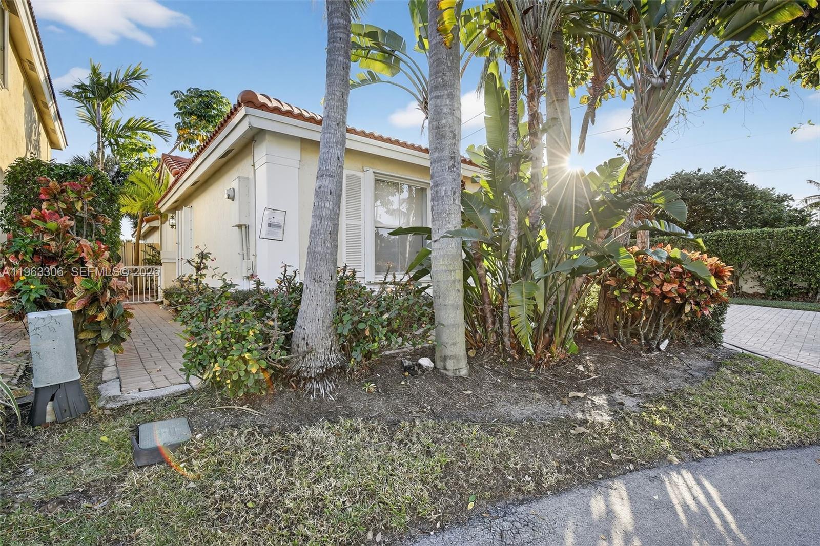 1150 Queen Palm Ct Hollywood, FL 33019