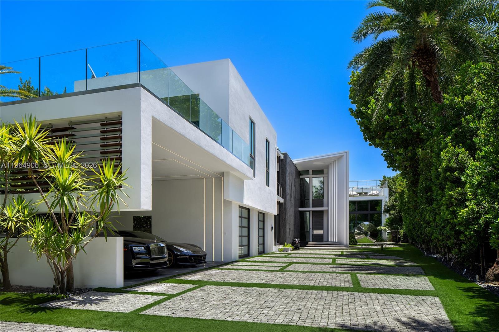 528 Lakeview Ct Miami Beach, FL 33140