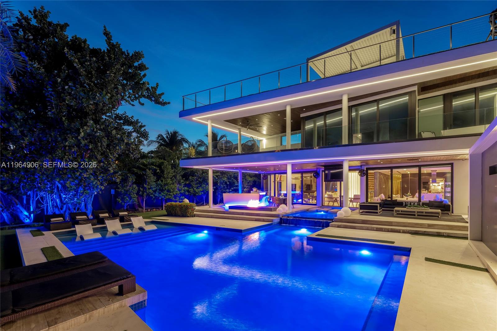 528 Lakeview Ct Miami Beach, FL 33140