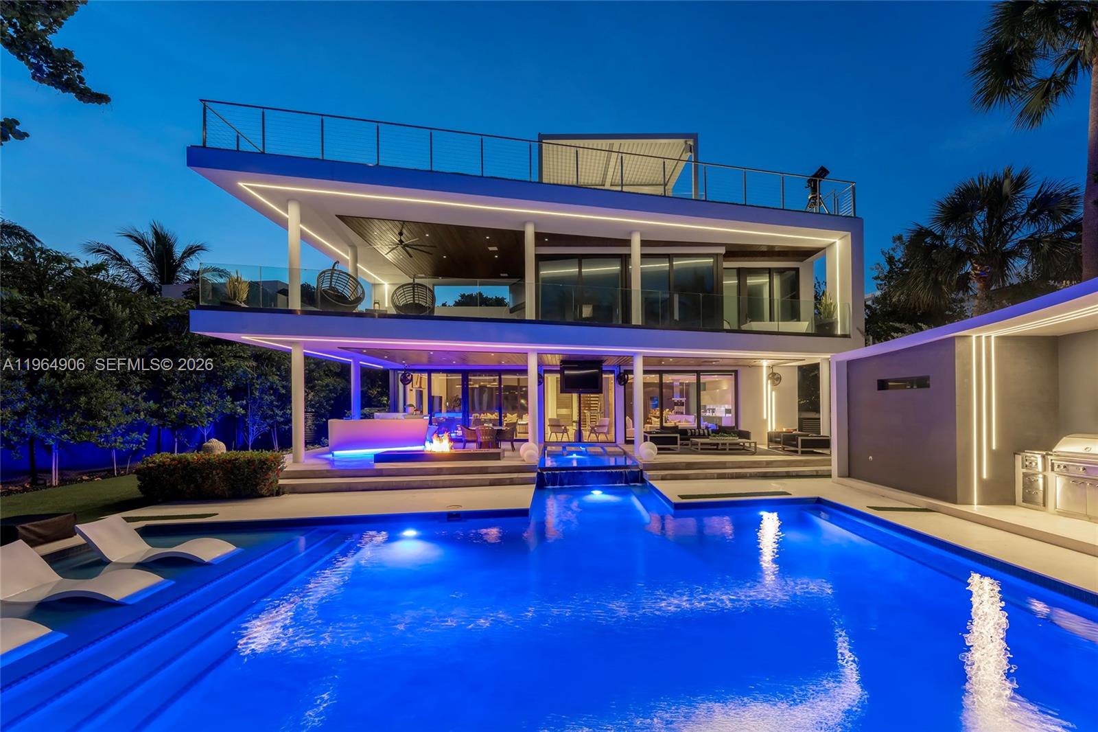 528 Lakeview Ct Miami Beach, FL 33140